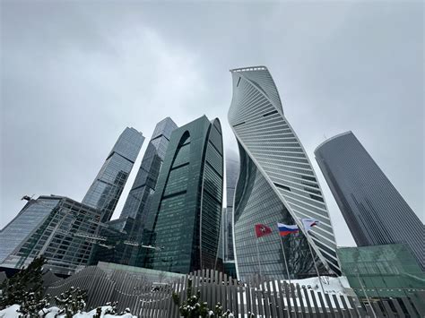 Архитектурные особенности небоскребов Казани: геометричность и стилистика