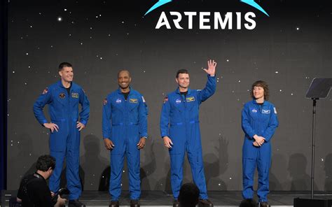 Астронавт чуктяще