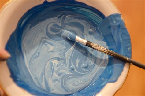 Влияние белого цвета на синюю краску