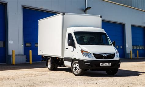 Грузовики и коммерческие транспорты