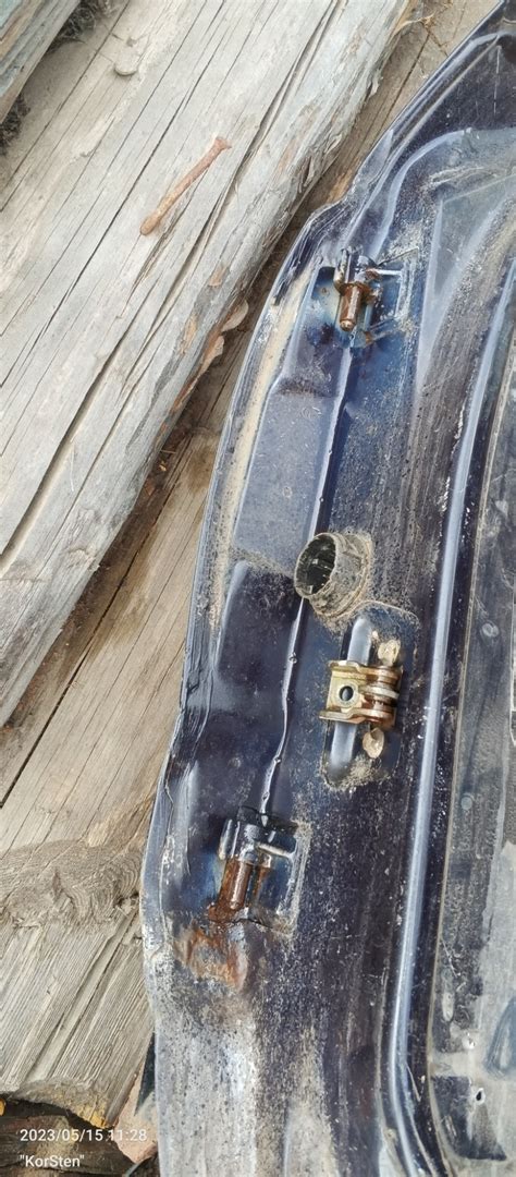 Замена петель крышки рояля