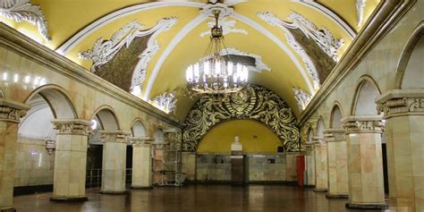 Как доехать от станции метро "Комсомольская" до Садового