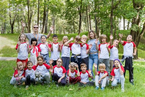 Начните с постройки «Полкового лагеря» для объединения армий