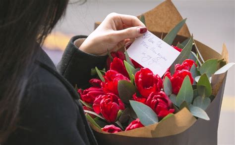 Оберните подарок и напишите личное послание