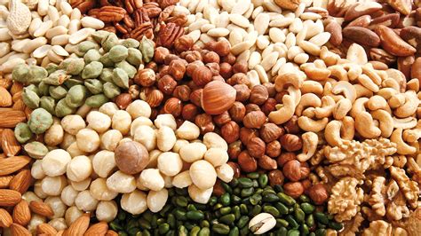 Орехи в рационе различных видов