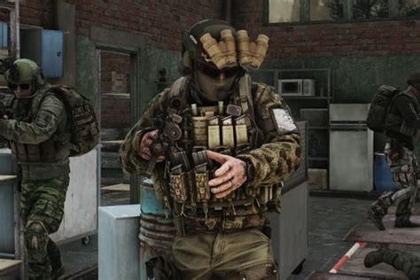 Персонажи и оружие в Escape from Tarkov
