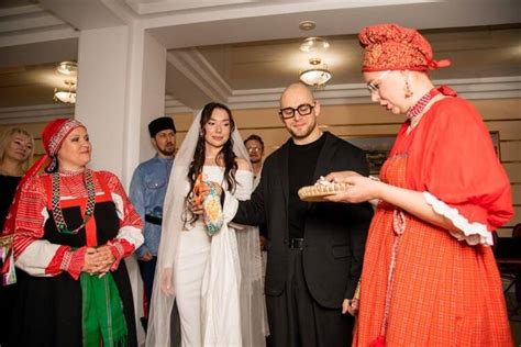 Познакомьтесь с обычаями других стран в День любимой девушки