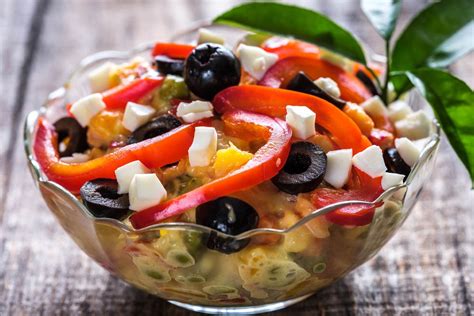 Салат с маслинами и сельдью