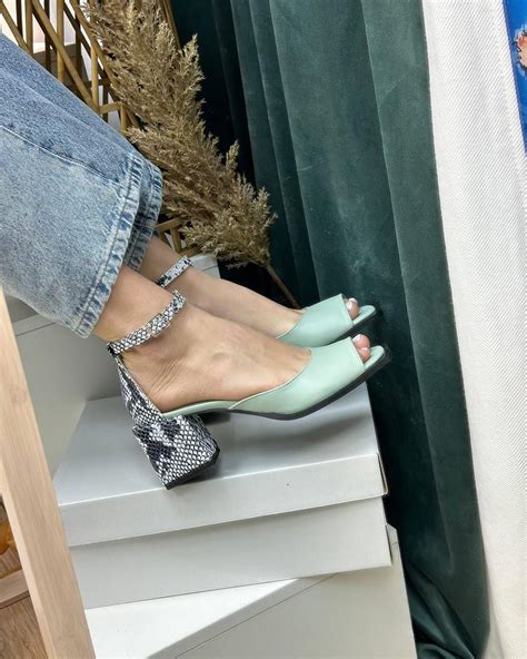 Стильные босоножки для туник