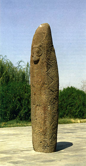 Вишап - армянский дракон — Статуя вишапа в Государственном музее этнографии Армении "Сардарапат"